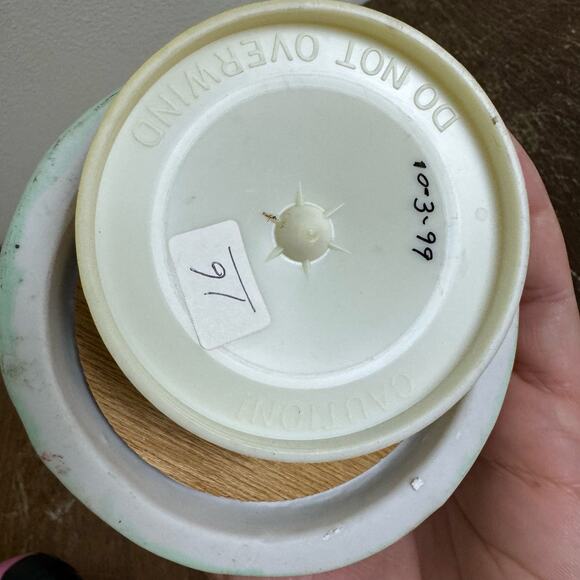 1989 House of Lloyd VINTAGE‎ Children Sledding Porcelain Music Box - Picture 7 of 8